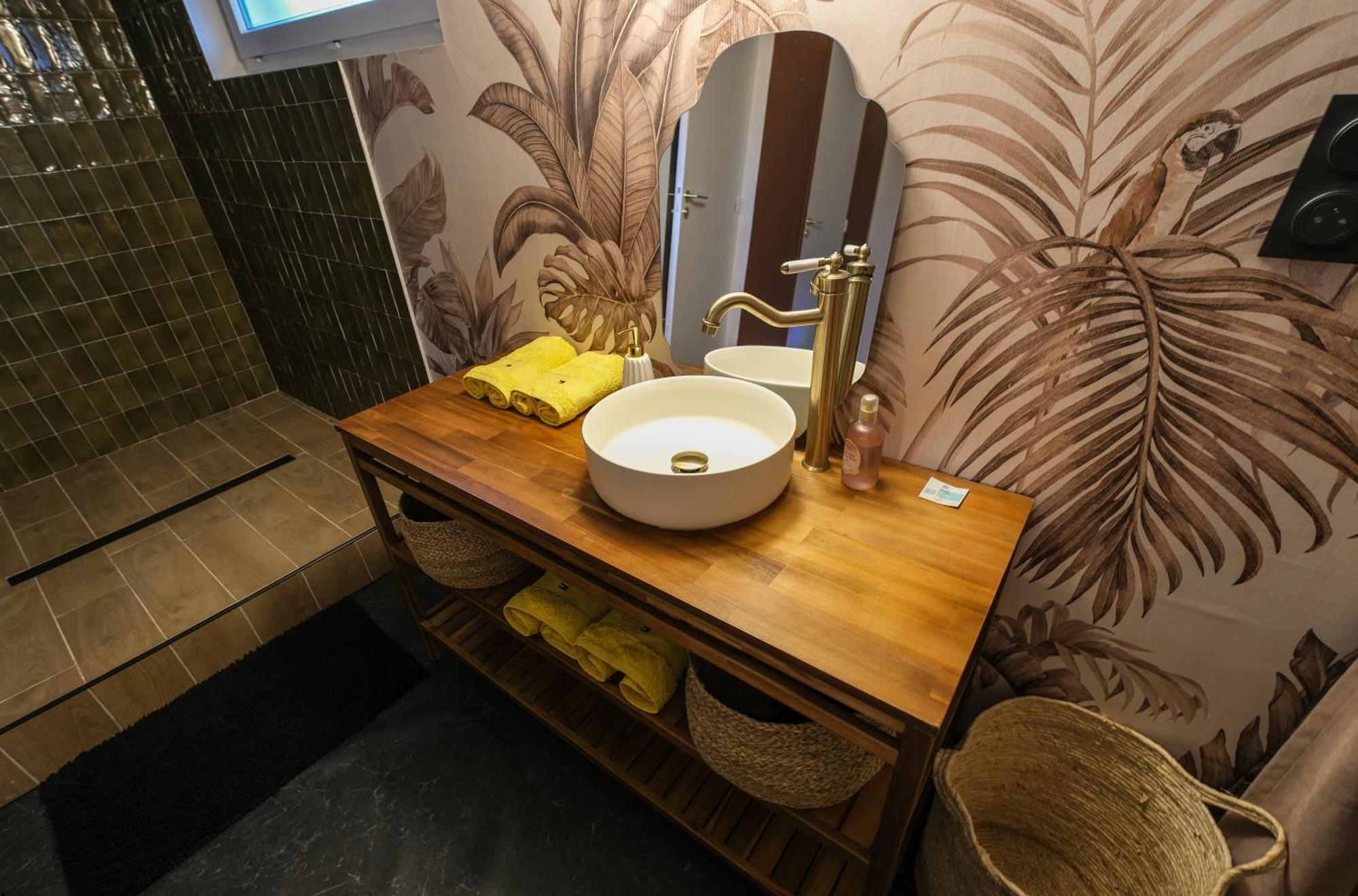 Maison Eliste - Love Gite Chic Avec Jacuzzi Interieur La Gacilly Kültér fotó